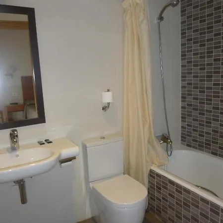Leku Eder Hotel 2*